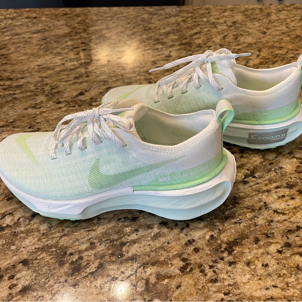 Nike White and Green Athletic Shoes with Air Unit